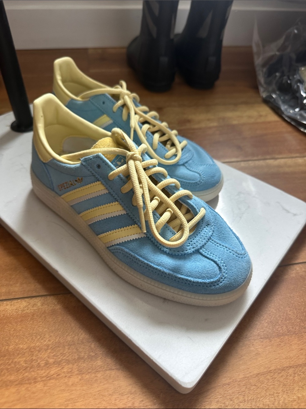 adidas Suede Sneakers in Sky Blue & Pale Yellow size 7 Women/5.5 Mens